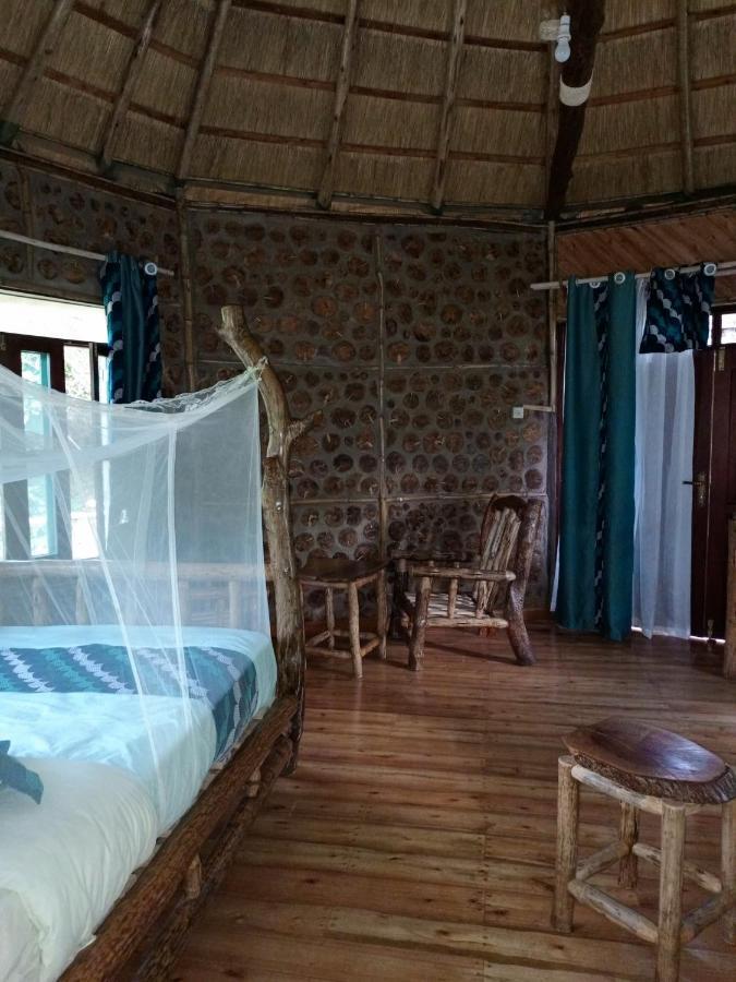 Chimpanzee Capital Safari Lodge Bigodi ภายนอก รูปภาพ