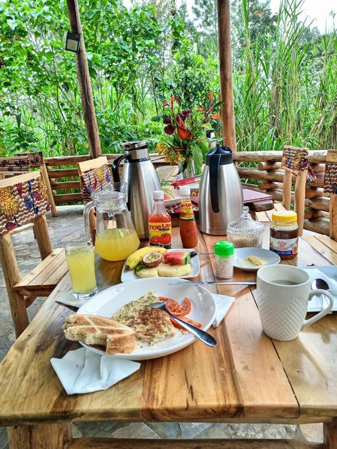 Chimpanzee Capital Safari Lodge Bigodi ภายนอก รูปภาพ