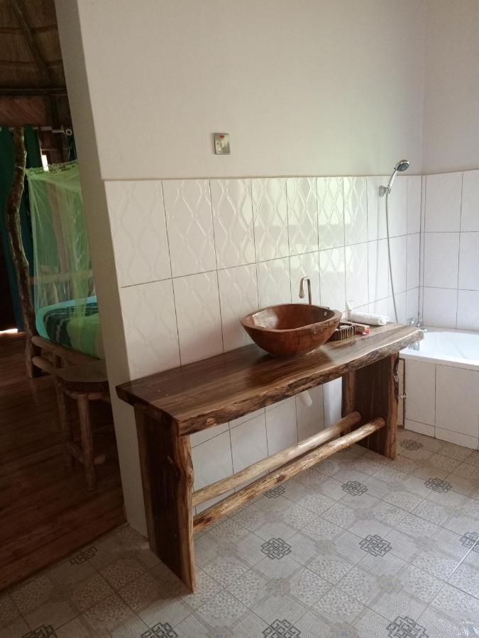 Chimpanzee Capital Safari Lodge Bigodi ภายนอก รูปภาพ