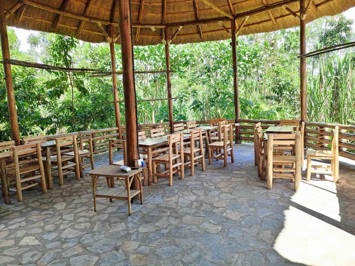 Chimpanzee Capital Safari Lodge Bigodi ภายนอก รูปภาพ