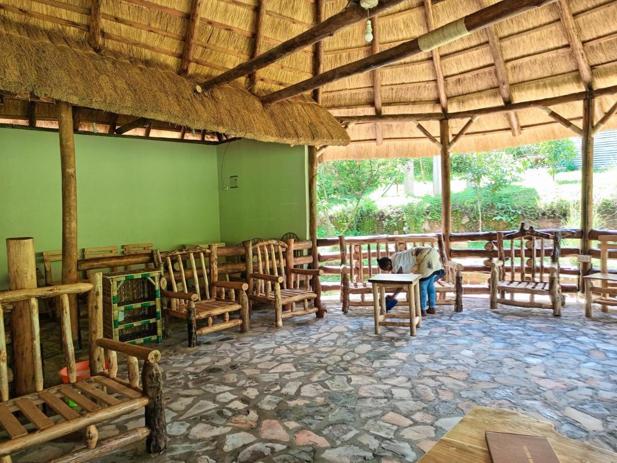 Chimpanzee Capital Safari Lodge Bigodi ภายนอก รูปภาพ