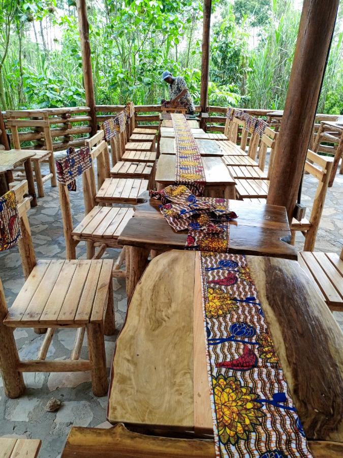 Chimpanzee Capital Safari Lodge Bigodi ภายนอก รูปภาพ
