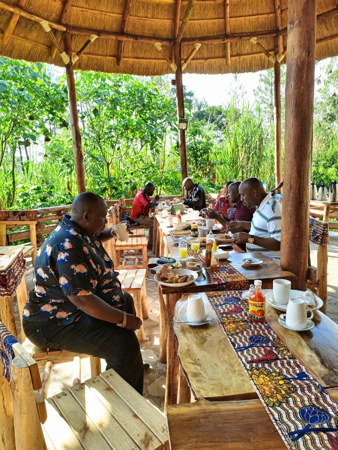 Chimpanzee Capital Safari Lodge Bigodi ภายนอก รูปภาพ